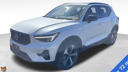 2024 Volvo XC40 B5 Plus Dark Theme